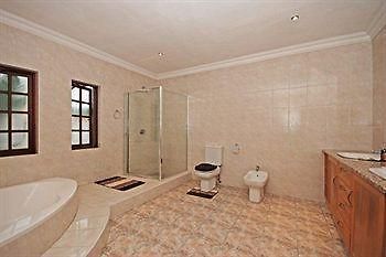 Hotel 354 On York Avenue Randburg Exterior foto